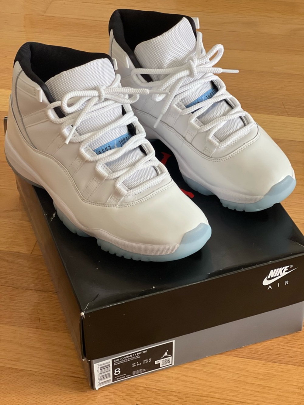 Air Jordan Retro 11: Legend Blue